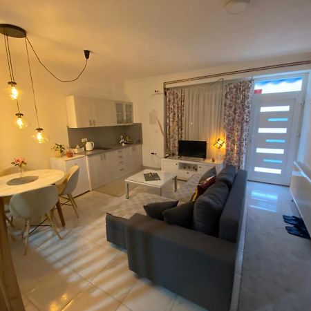 Deluxe Apartment Tuzla Bagian luar foto